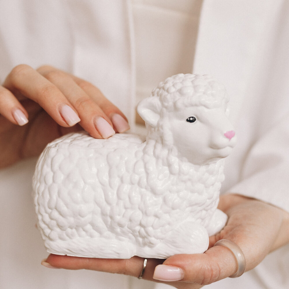 Свічка у кашпо "Ягня"